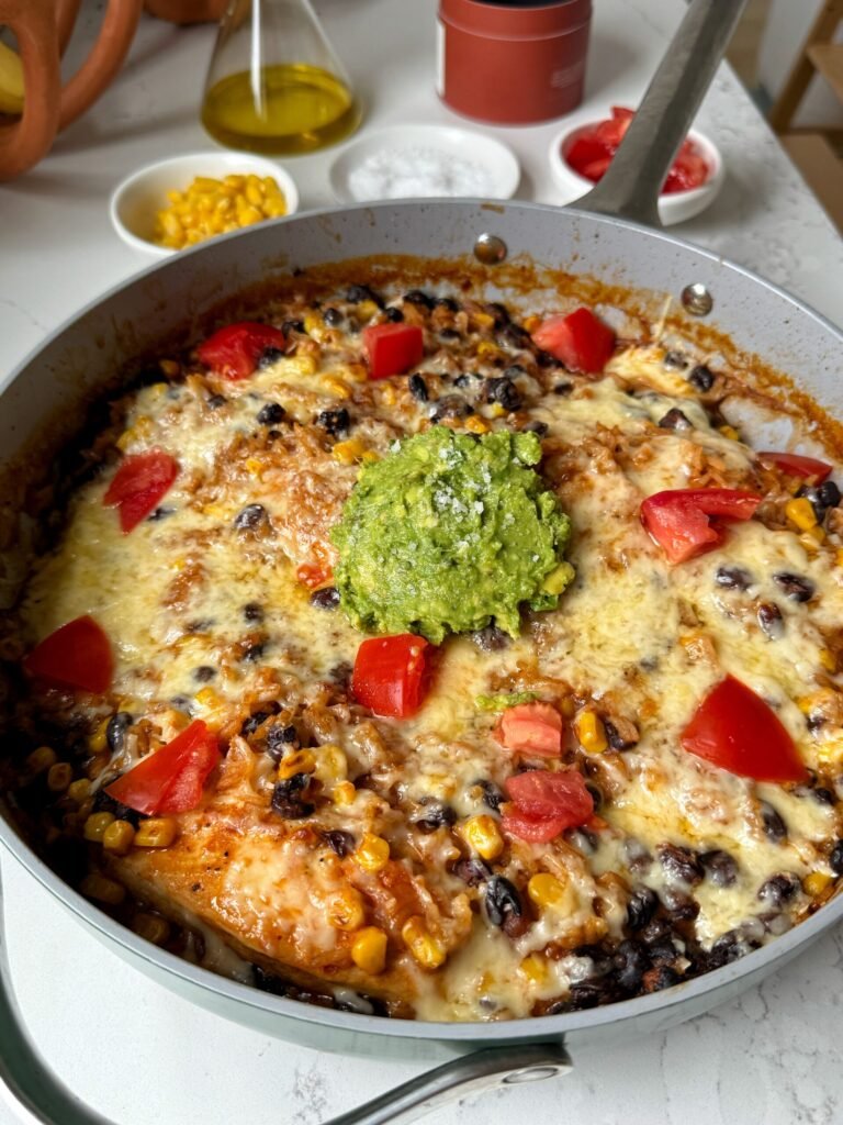 Sartén con pollo y arroz a la barbacoa