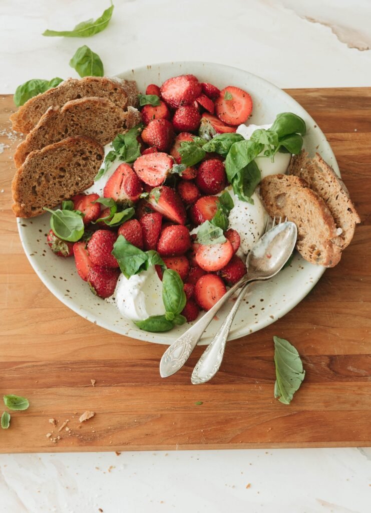 20 recetas de ensaladas frescas de primavera (saludables, fáciles y ricas en proteínas)