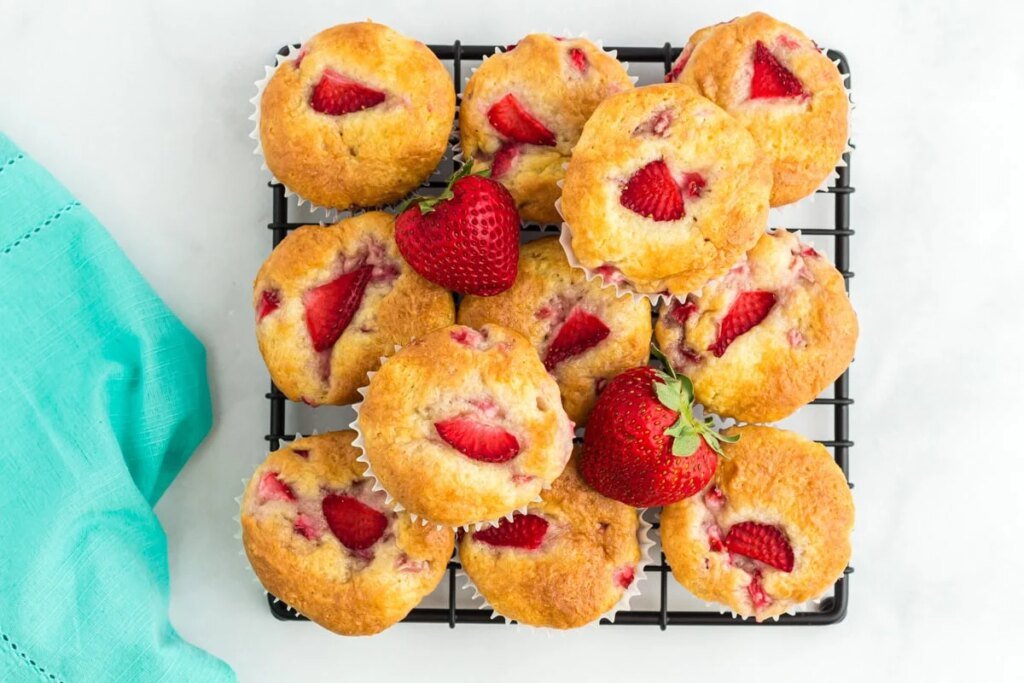 Muffins de fresa sin gluten - Mama Knows Gluten-free