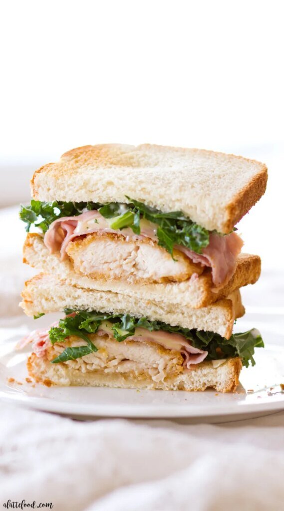 Sándwich Cordon Bleu De Pollo - Una comida con leche
