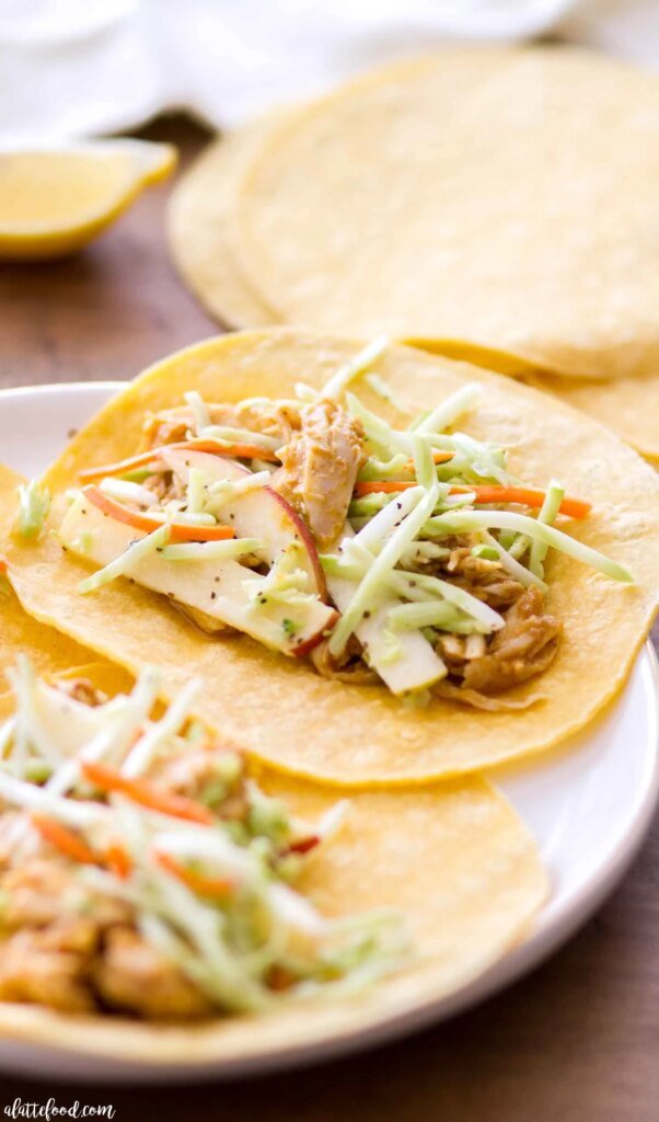 Tacos de pollo con mantequilla de calabaza y olla de cocción lenta