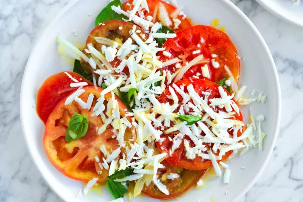 Receta fácil de ensalada de tomate y queso feta