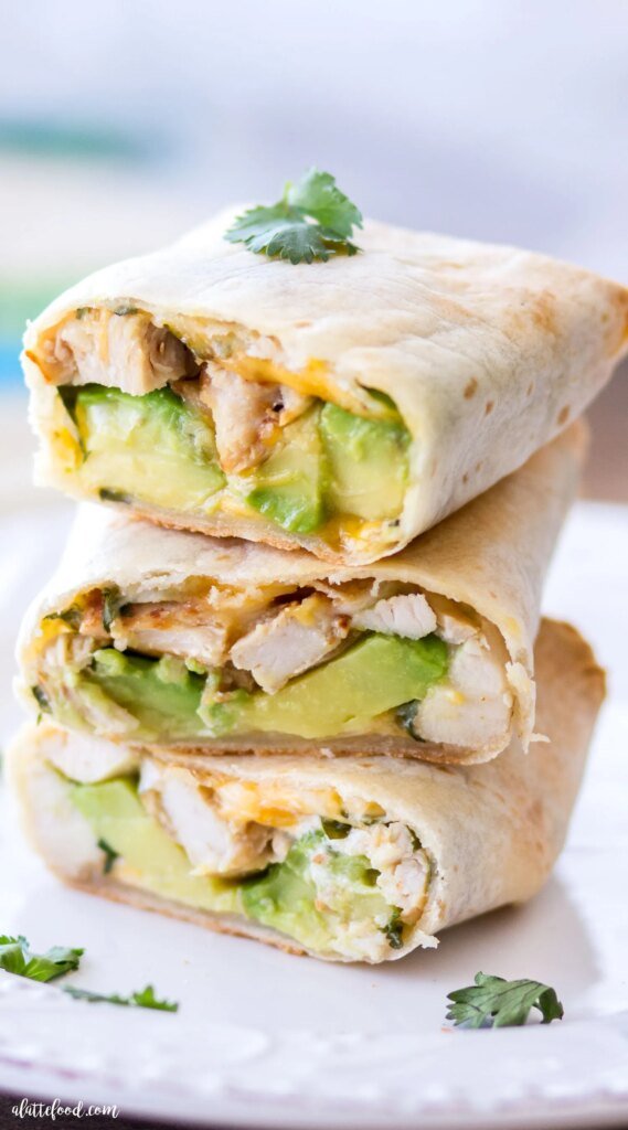 Burritos de pollo frito con aguacate - A Latte Food