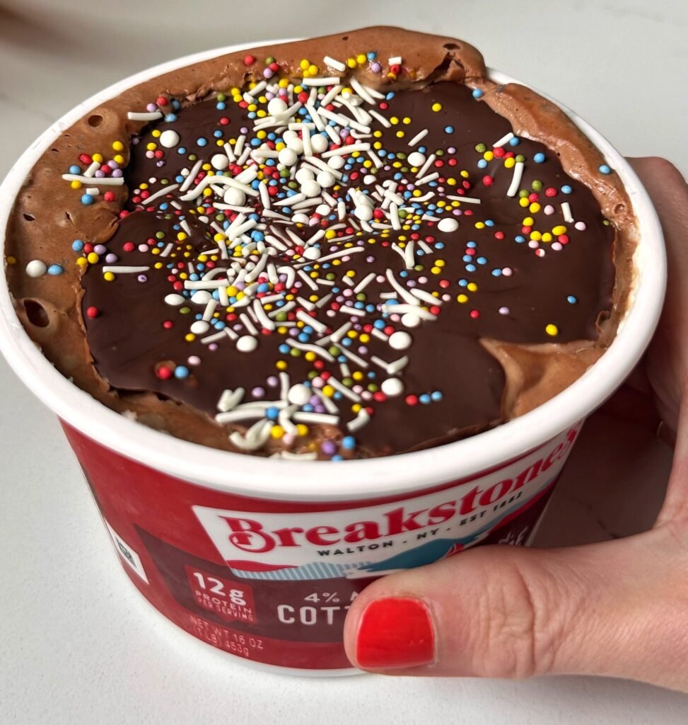 El pudín de clara de huevo más soñador con masa de brownie