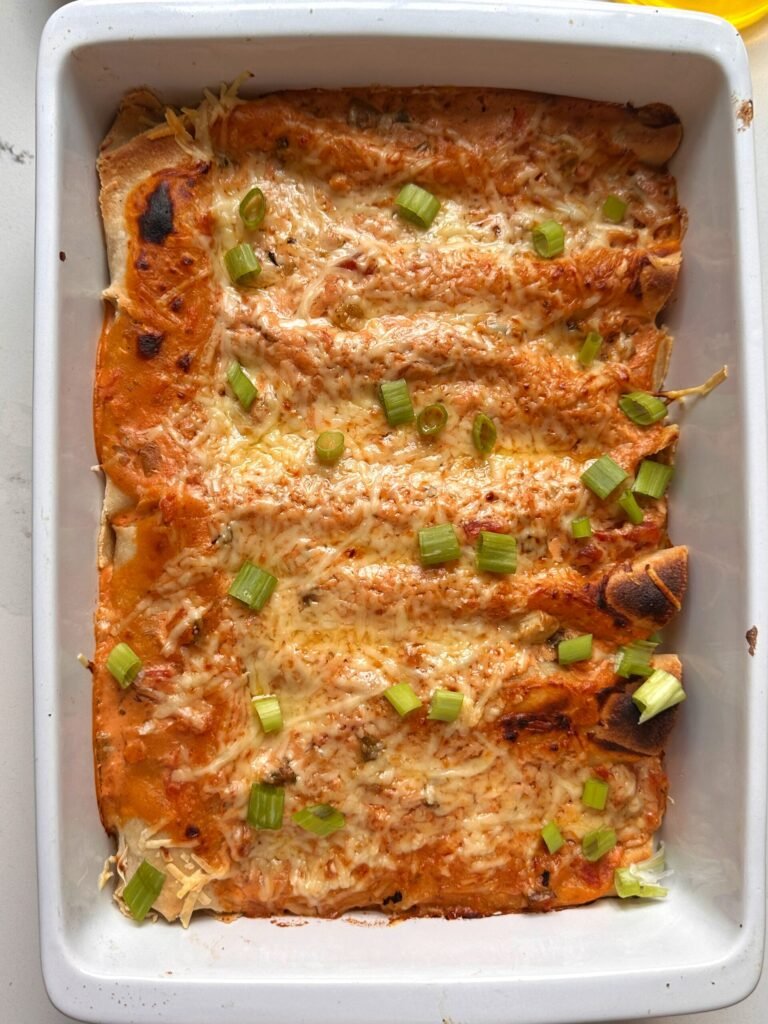 Enchiladas de pollo rancheras fáciles y ricas en proteínas