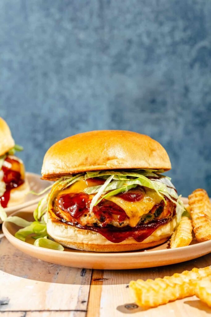 Hamburguesas de pavo con jalapeño y queso cheddar: el plato definido