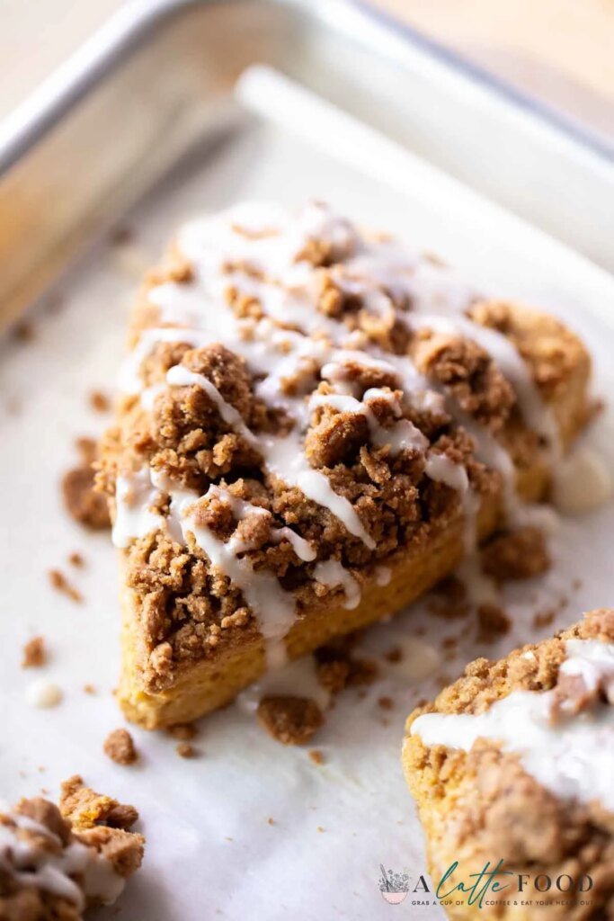Scones de pastel crumble de calabaza: una comida con leche