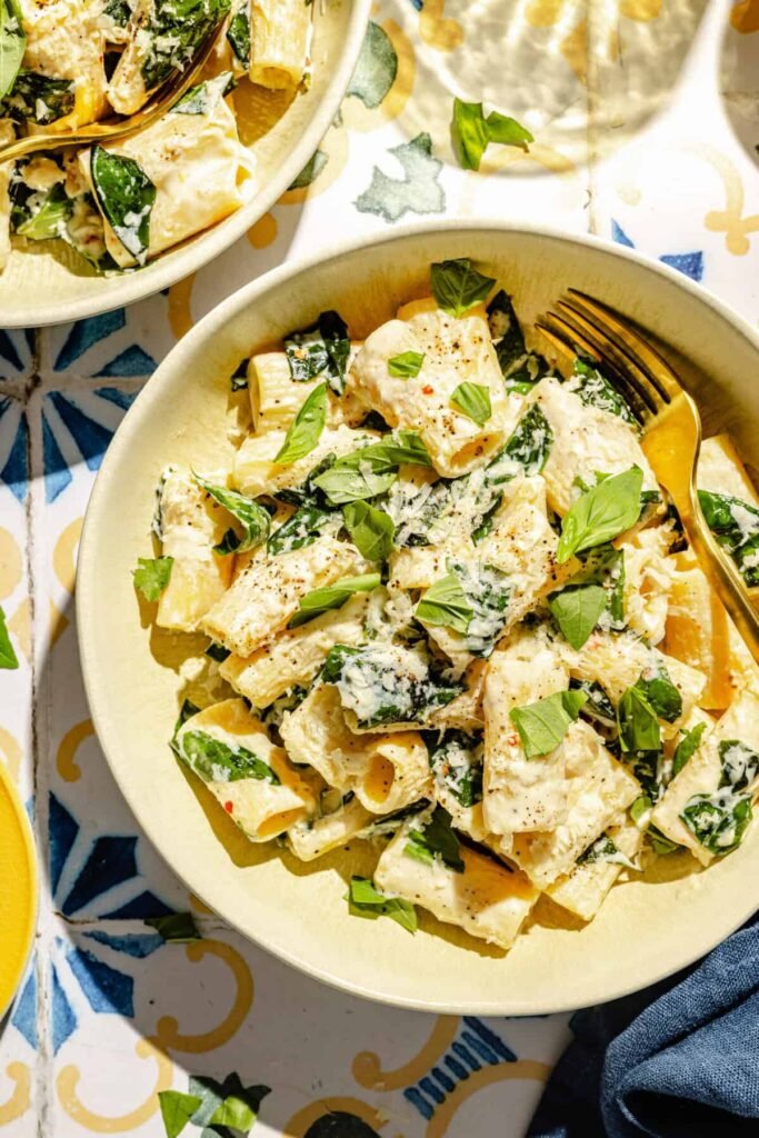 Pasta Cremosa De Limón Con Ricotta Y Albahaca